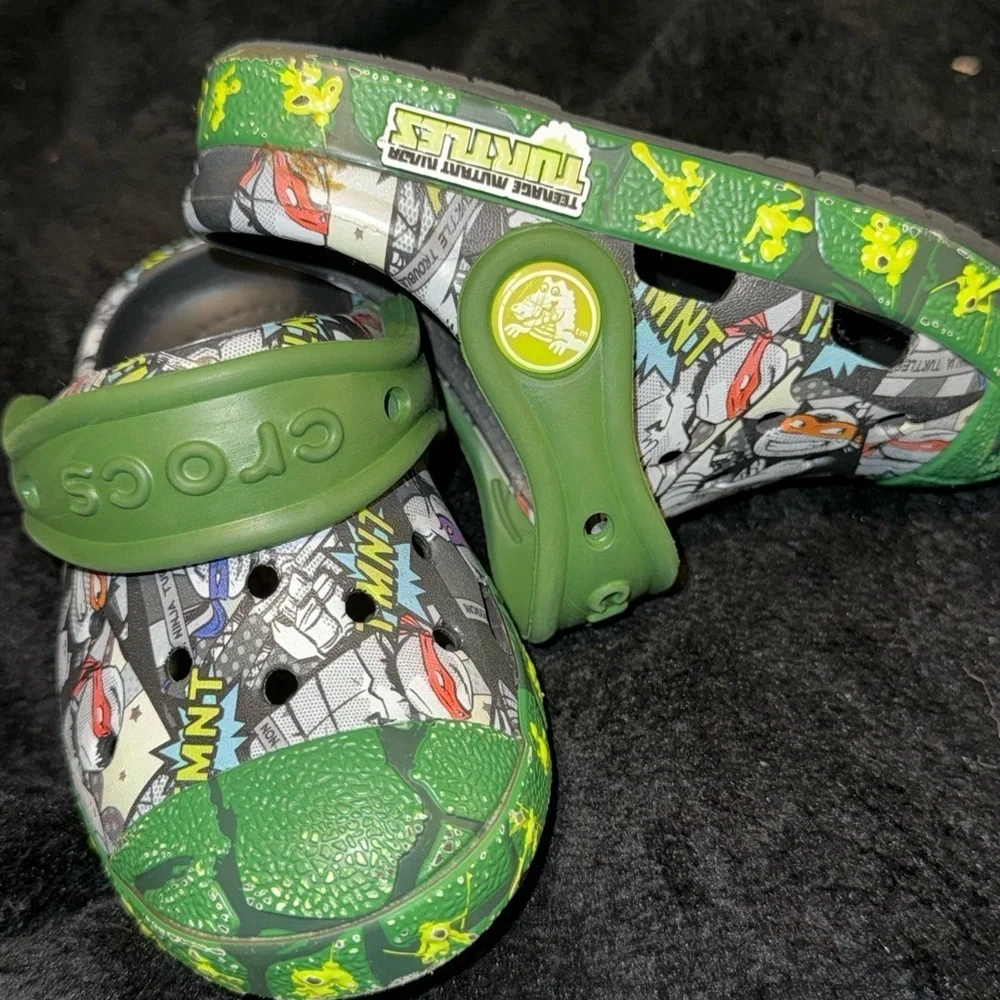 CROCS BUMP IT TMNT CLOG Yth's (M) Black Croslite Slip-On Clogs